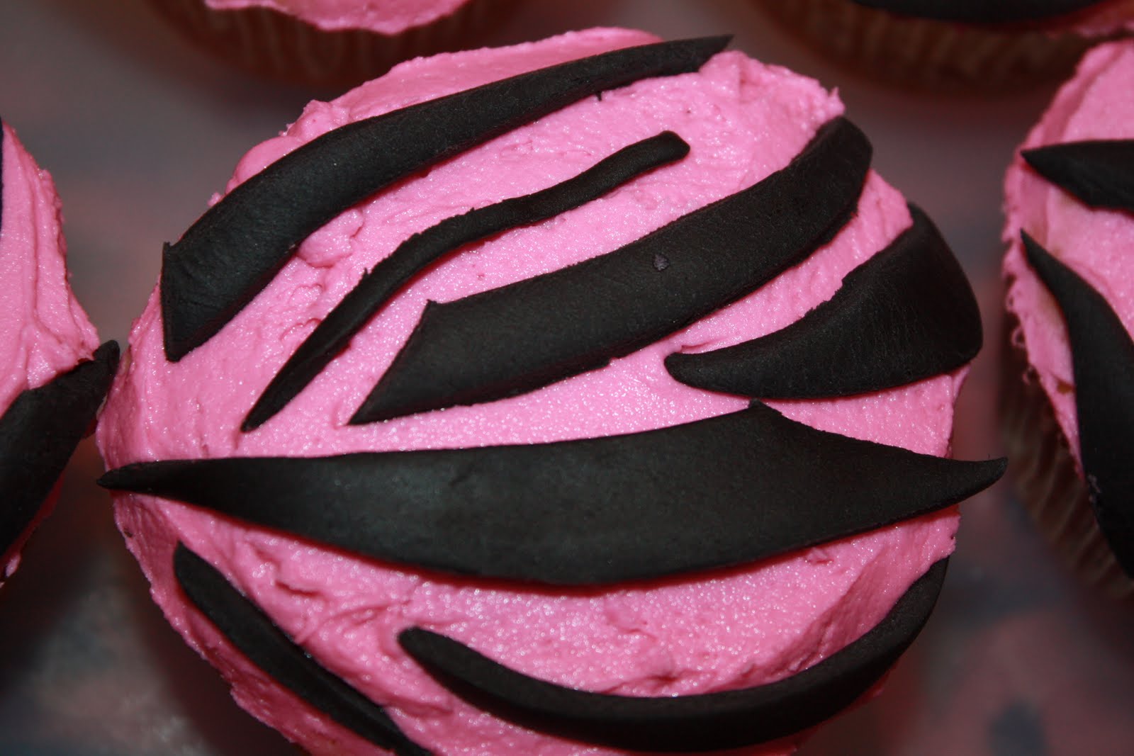 Sweet Melissa&amp;#39;s Cakery: Pink Zebra Cupcakes