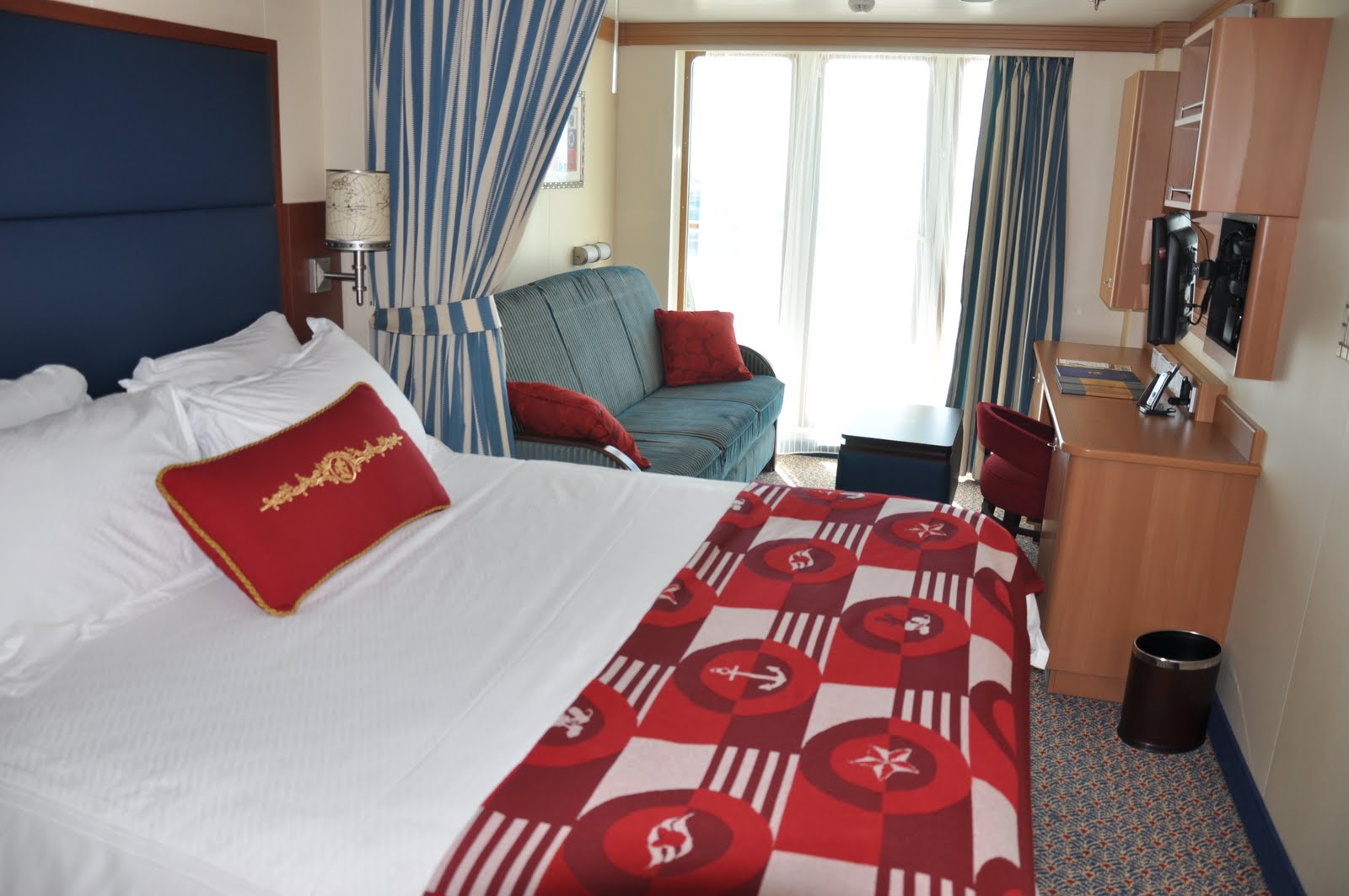 Main Street Memories Disney Dream Deluxe Oceanview Stateroom with Verandah!