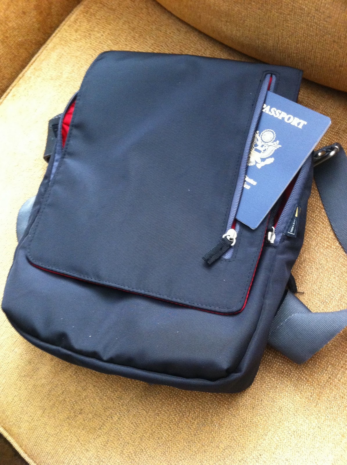 Case Logic XNTM4 e-Sling: A Bag for the 11.6-inch MacBook Air - Tech This