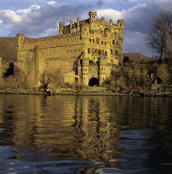[Bannerman+castle+middle.jpg]