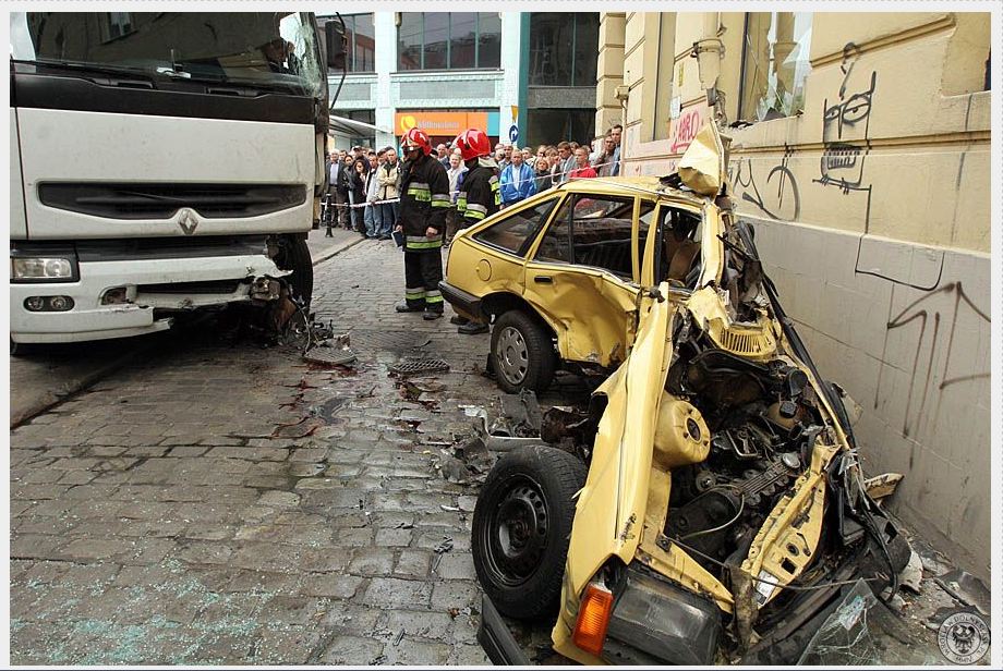 [+truck+vs.+car.jpg]