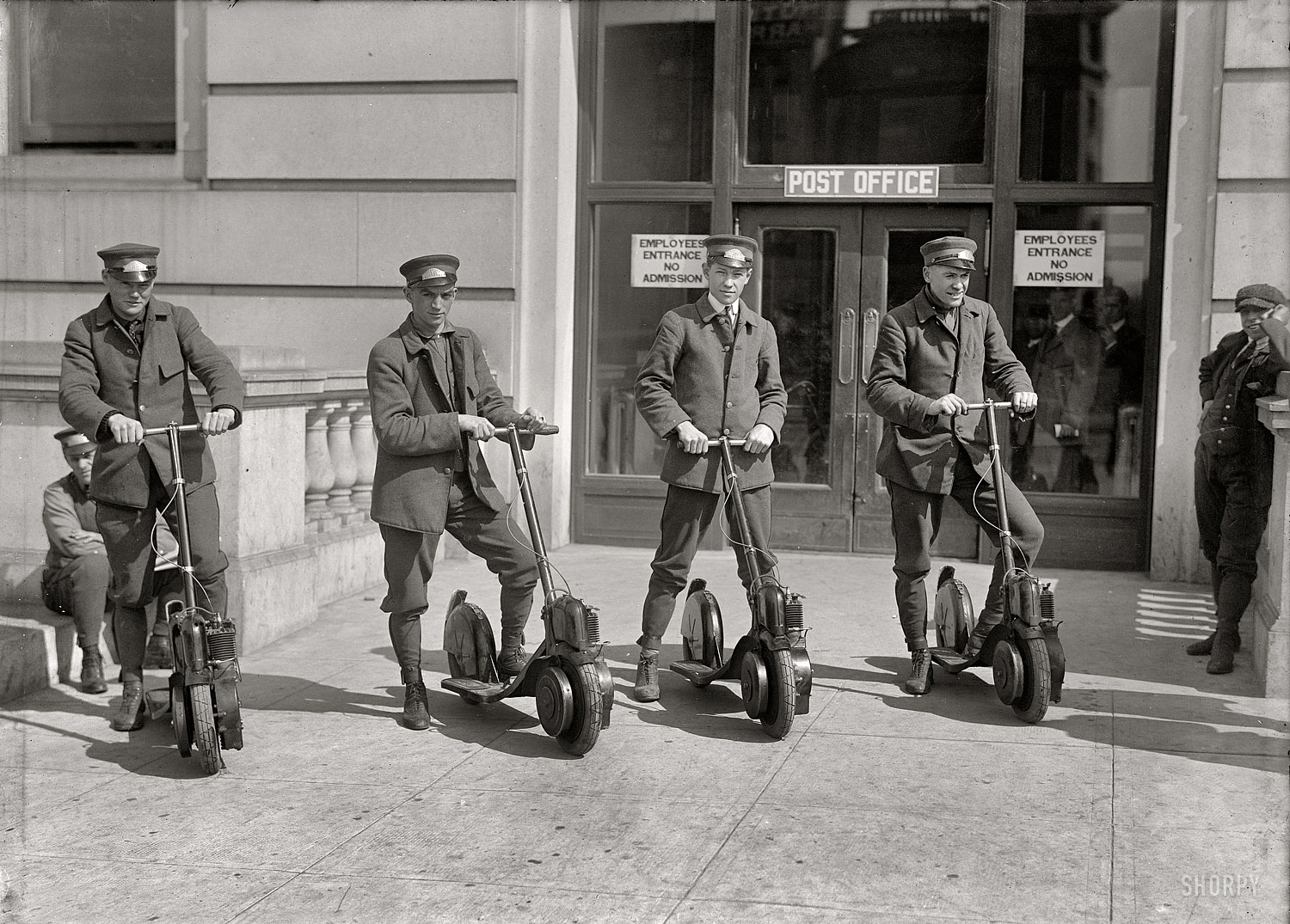 [Postmen+on+scooters.jpg]