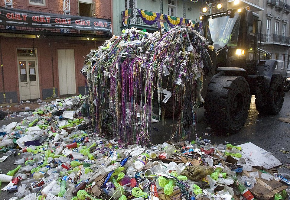 [Mardi+Gras+trash.jpg]
