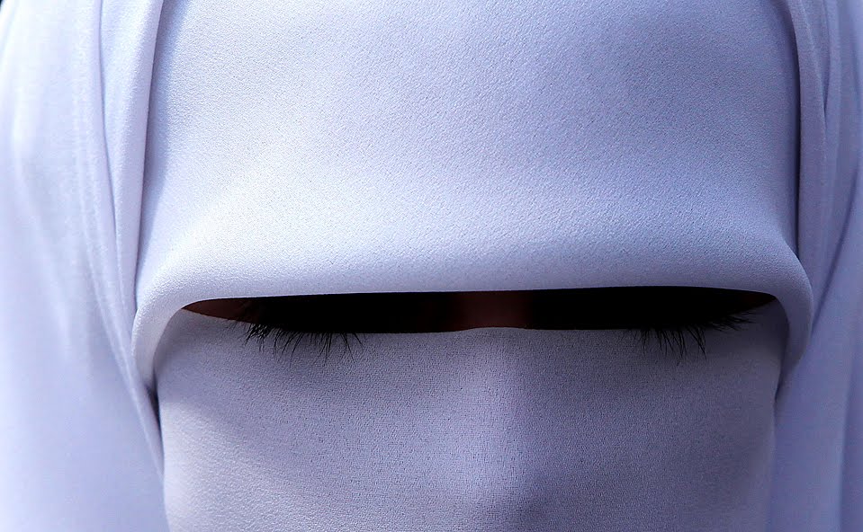 [veil+and+lashes.jpg]