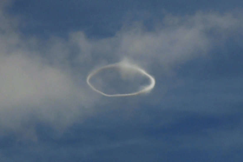 One Of The Rarest Phenomena In The World ... Volcanic Smoke Rings! Must  See! - WDRB Weather Blog