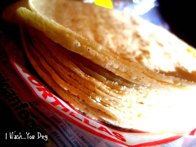 A close up of a plate with corn tortillas. 