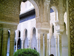 Arcada en un patio de La Alhambra