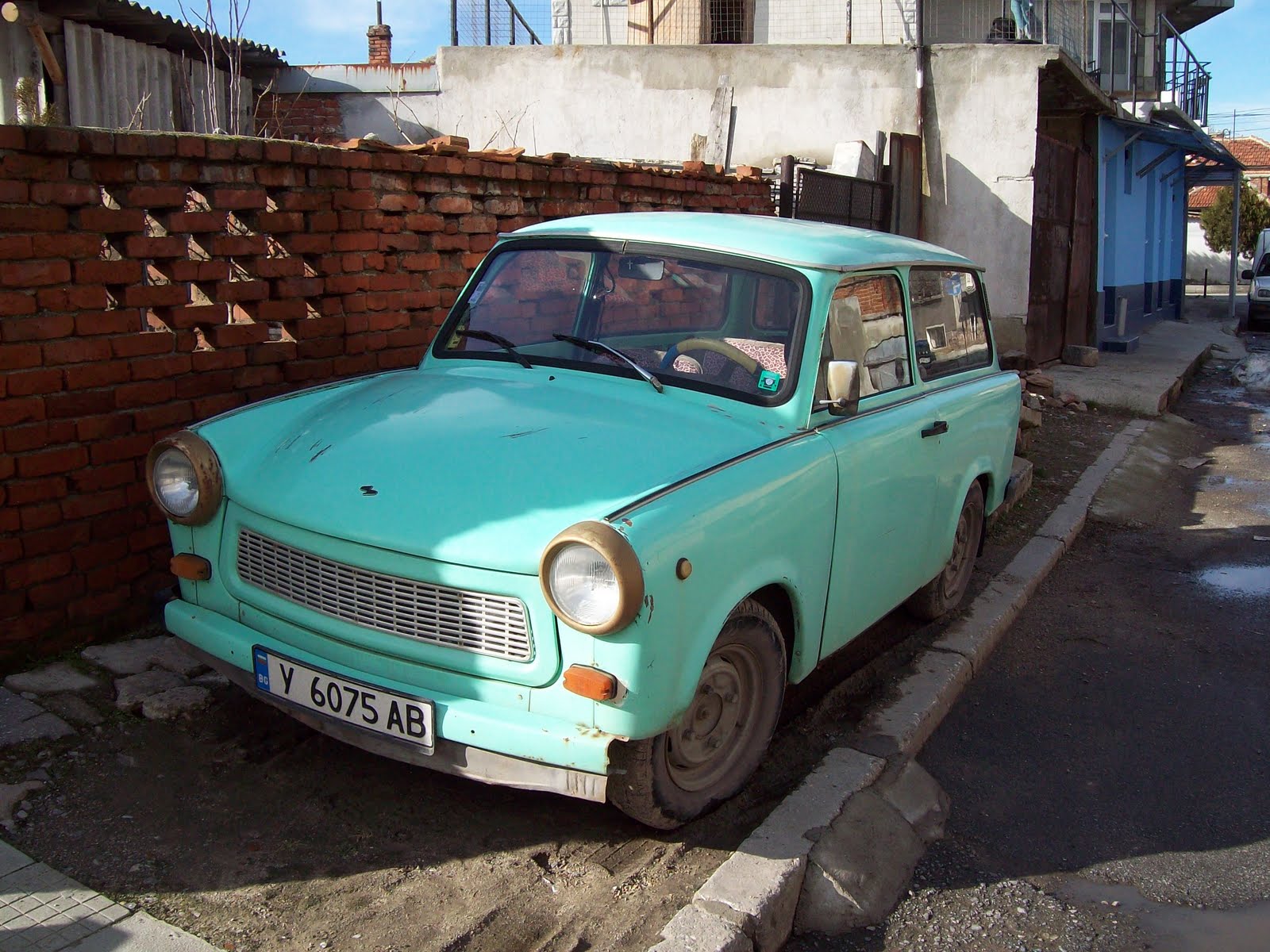 [yambol+daily+picture+19+3+10+A+Turquiose+Trabant+Parked+Up+In+Yambol.jpg]