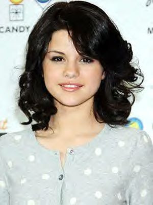 selena gomez short hair curled. pretty teen Selena Gomez.