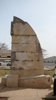 Guiné - Cacheu - Monumento a D. Henrique