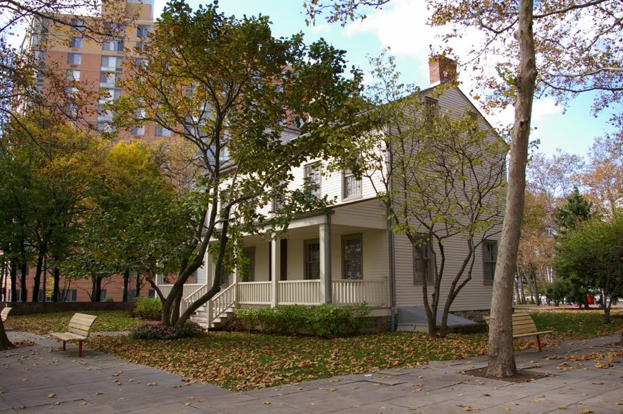Walk in New York Roosevelt Island The Blackwell House