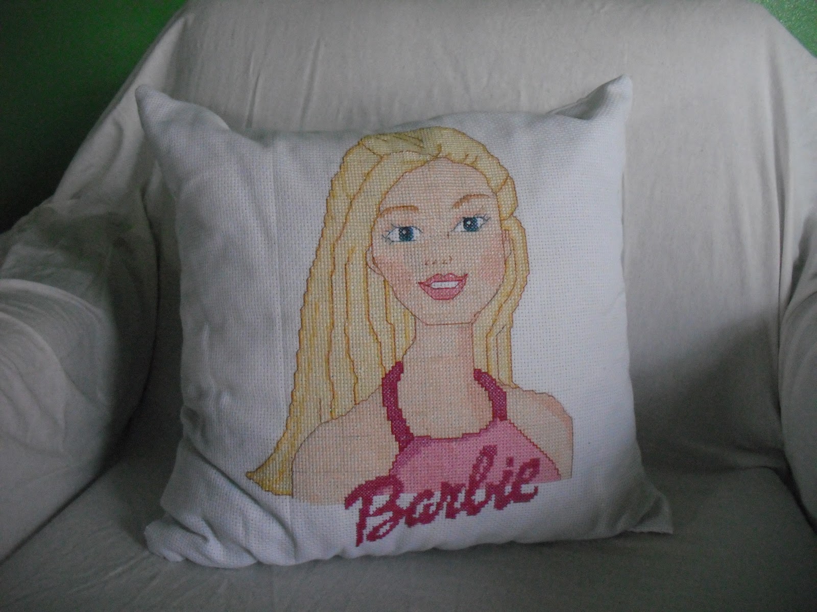 SIMONE ARTEIRA: Almofada ponto cruz barbie