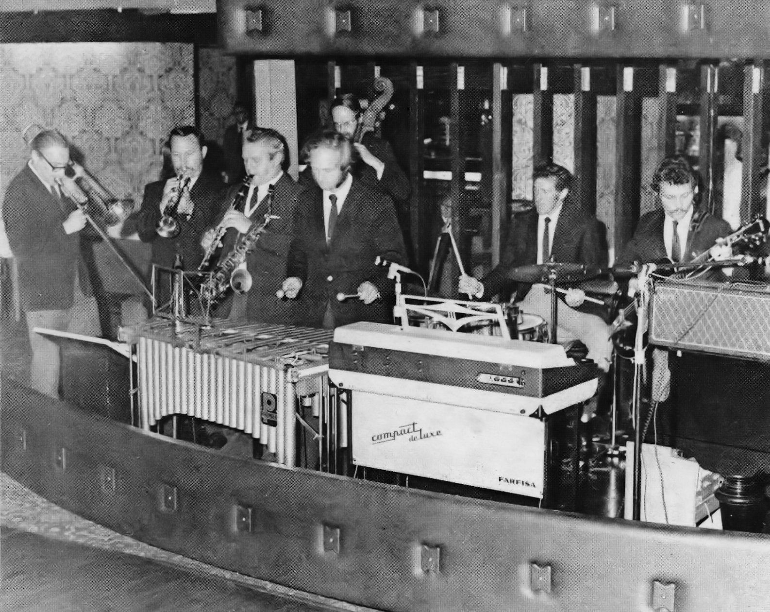 RETRO DUNDEE EAST COAST JAZZMEN v EAST COAST JAZZ BAND
