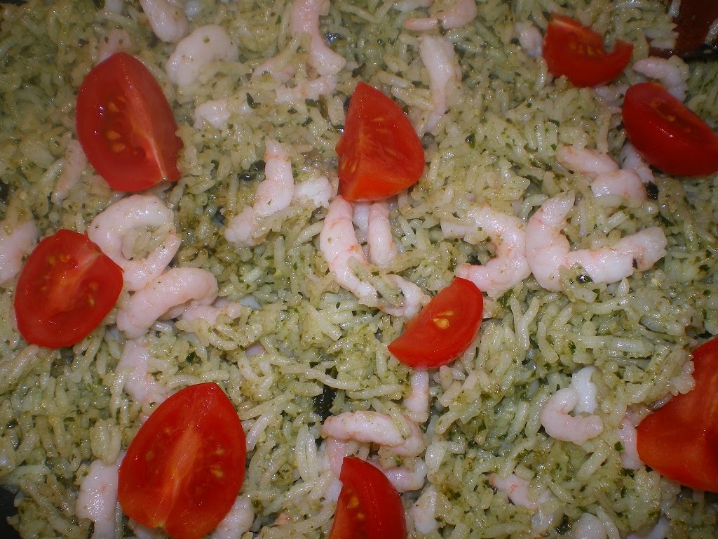 scrap-cucina-e-fantasia-riso-basmati-con-pesto-gamberetti-e-pomodorini
