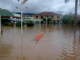 Paulo Rocha Jr. Fotos da enchente em Bom Jesus do Norte.