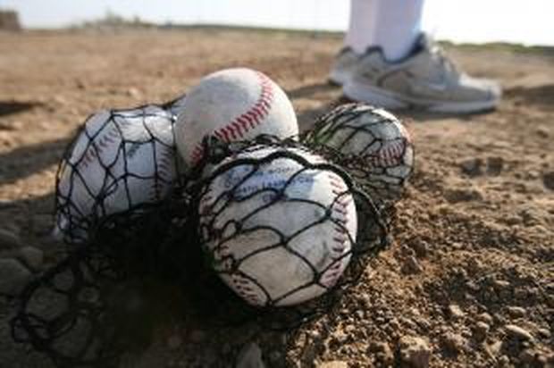 [baseball_baseballs_2.jpg]