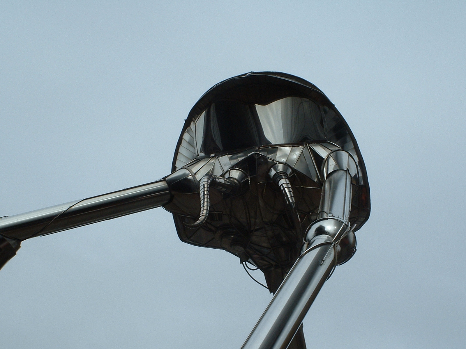 [war_of_the_worlds_tripod.JPG]