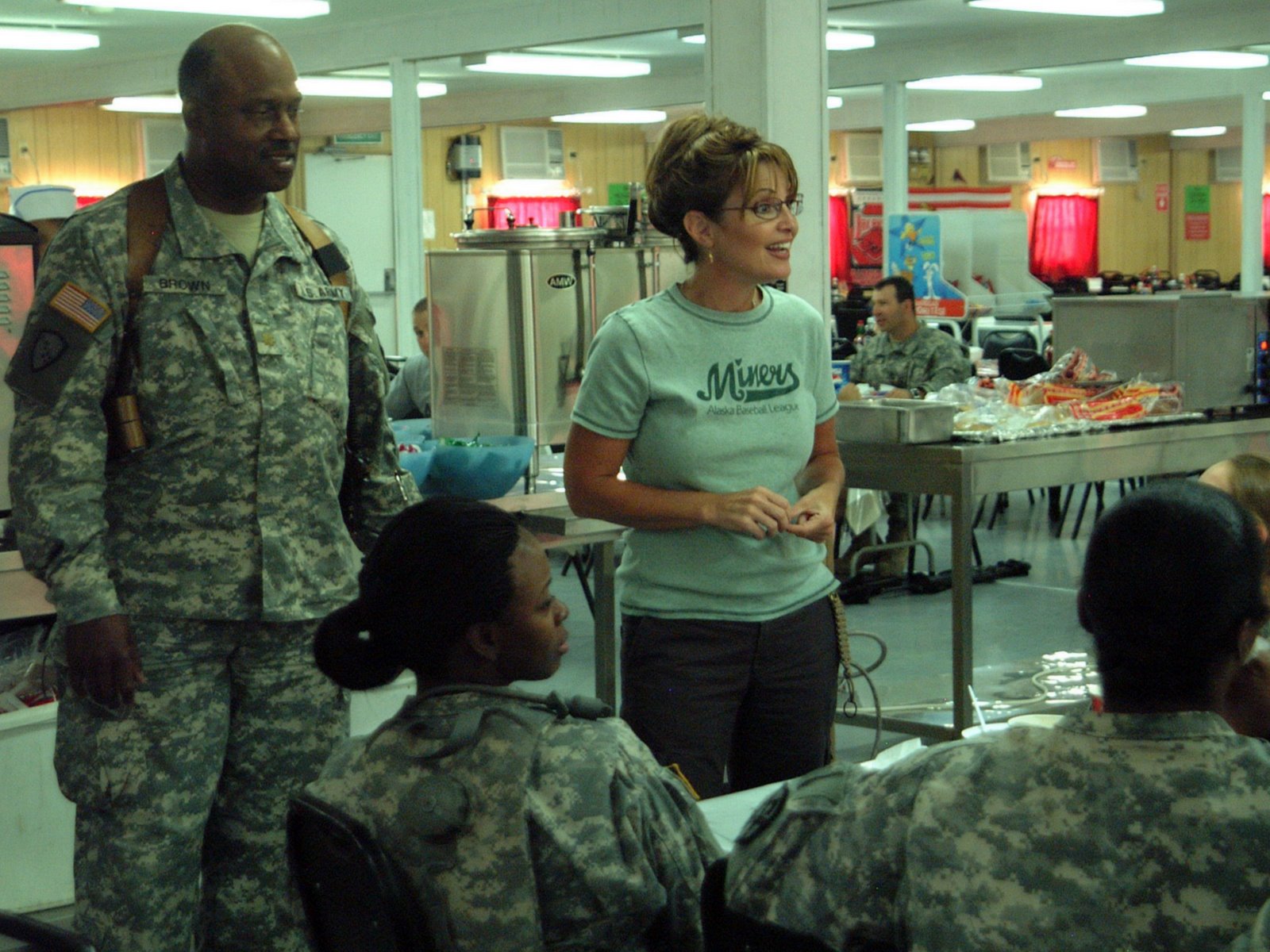 [sarah_palin_kuwait.jpg]