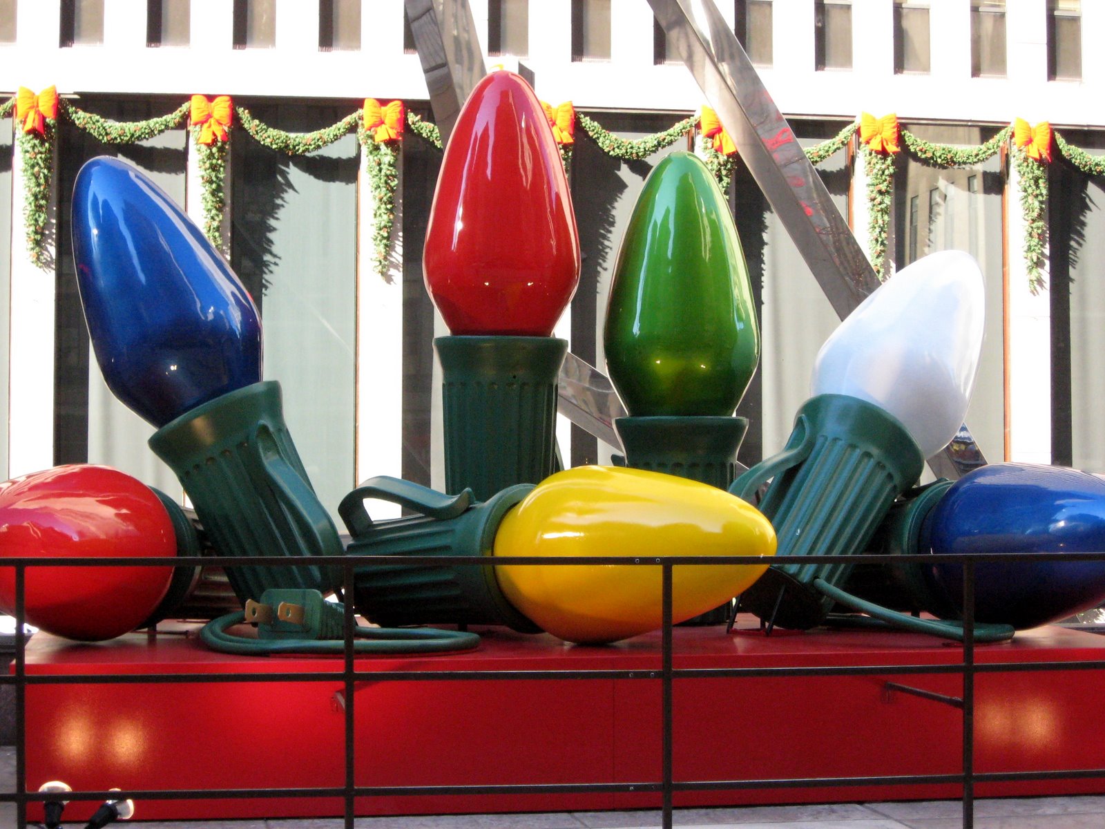 [chrismas_bulbs_2.jpg]