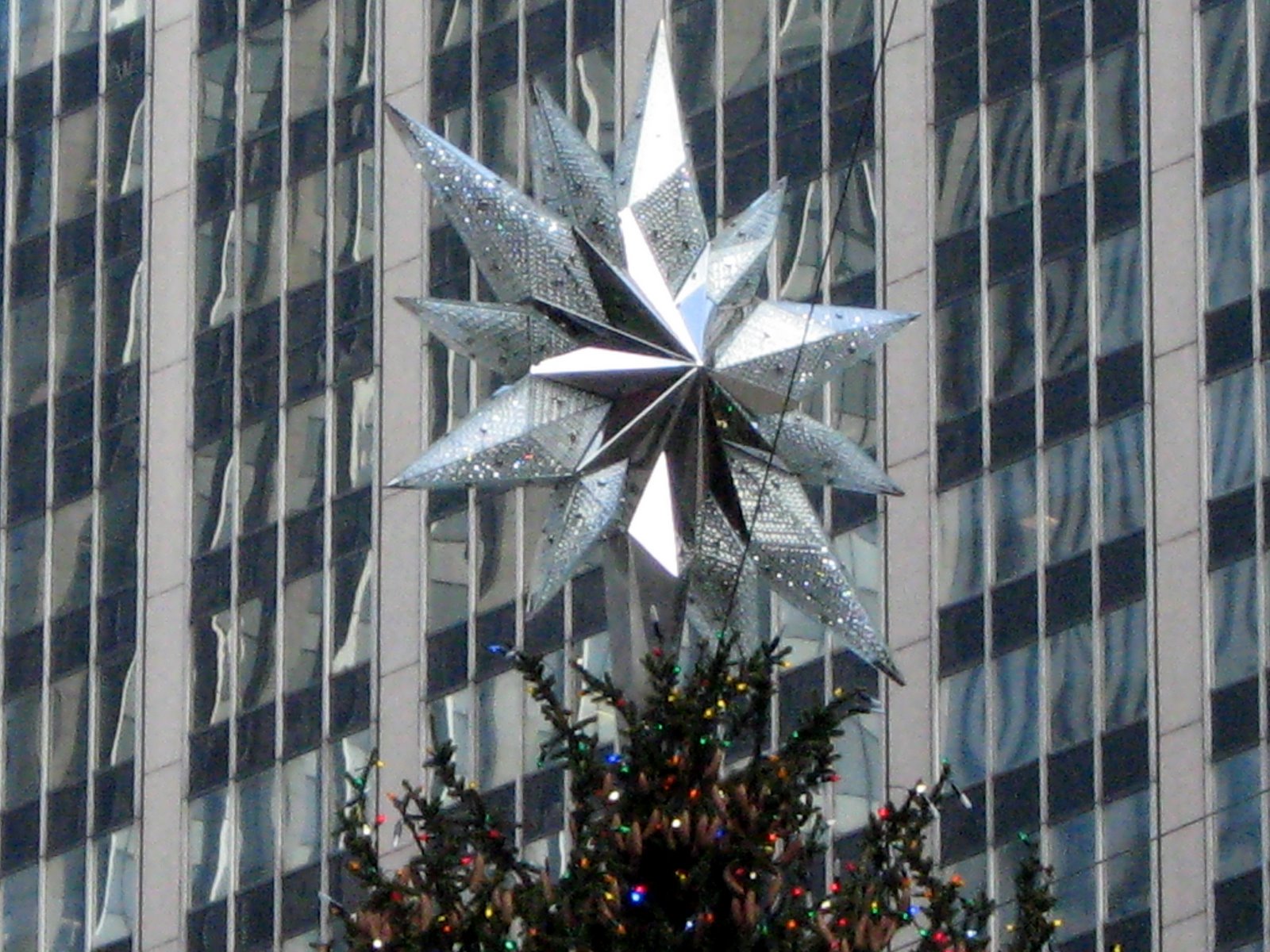[rockefeller_christmas_tree_3.jpg]