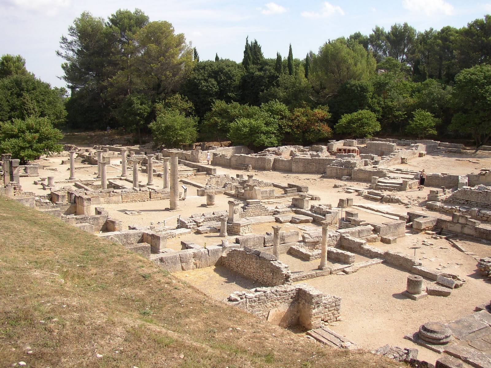 TRENTHAM TALES: St Remy de Provence and the Ancient Town of Glanum