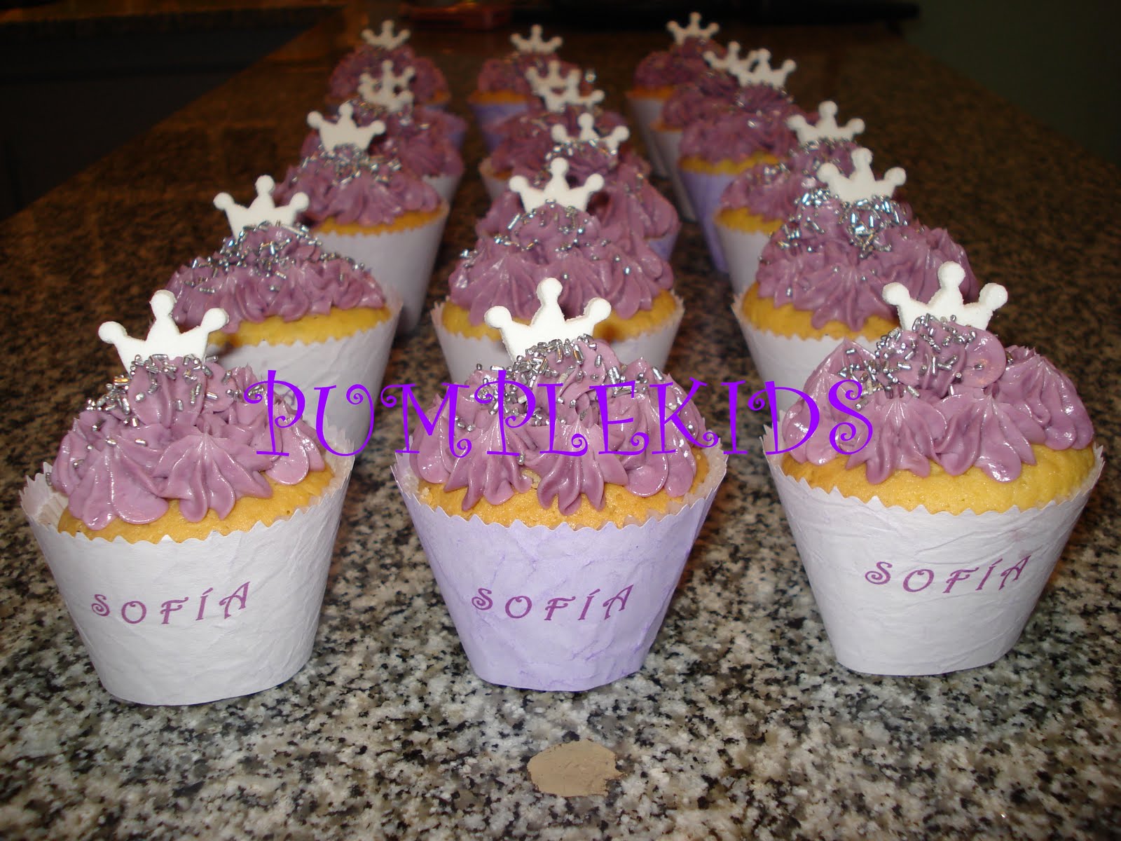 PUMPLEKIDS: CUPCAKES EN LILA PARA SOFÍA