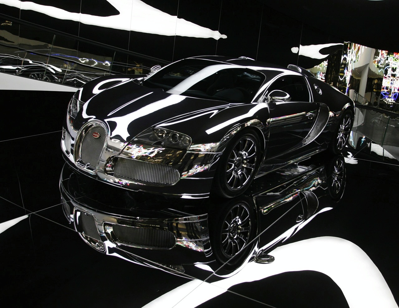 [bugatti-veyron-with-mirror-finish.jpg]