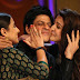 Anushka Sharma-Vidya Balan kiss to SRK at Apsara Awards - Pics