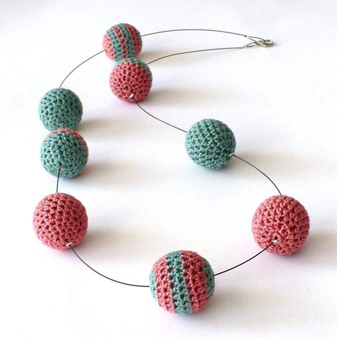 * HANDMADE * FASHION * ART *: Crochet necklaces and bracelet