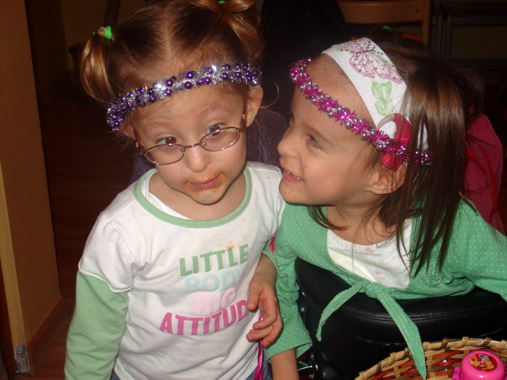 [2008.01.17HandEPrincesses2.jpg]