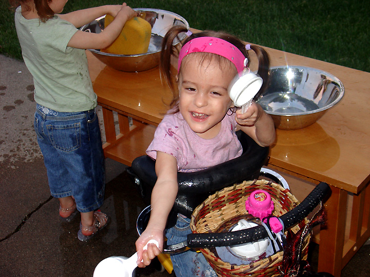 [2007.06.01EdenOutside.jpg]