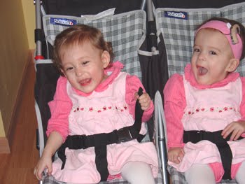 [2006.01.25StrollerSmiles.jpg]