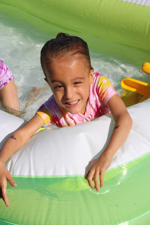 [2009.07.07EdenPool.jpg]