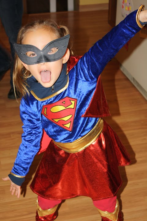[2009.10.31SuperGirl.jpg]