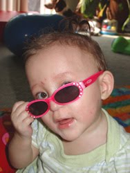 [2005.09.18HollySunglassesOff.jpg]