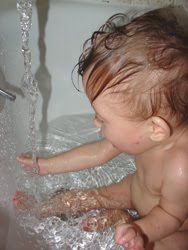 [2005.09.13HollandPlayingwithWater.jpg]