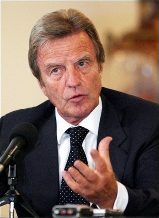[Bernard-Kouchner.jpg]