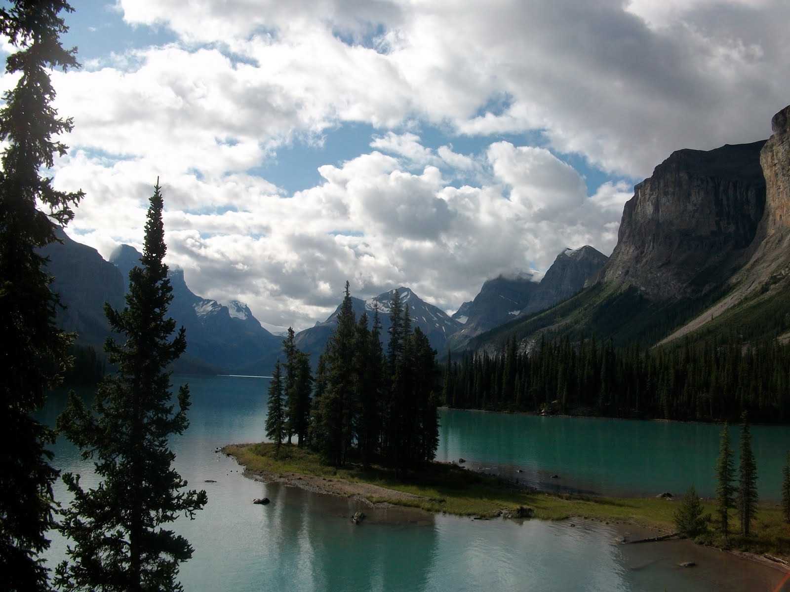 Mary and Aldo's American Odyssey Maligne Lake freezes to a depth of 3