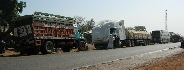 [Web+-+lorries+preparing+02.jpg]