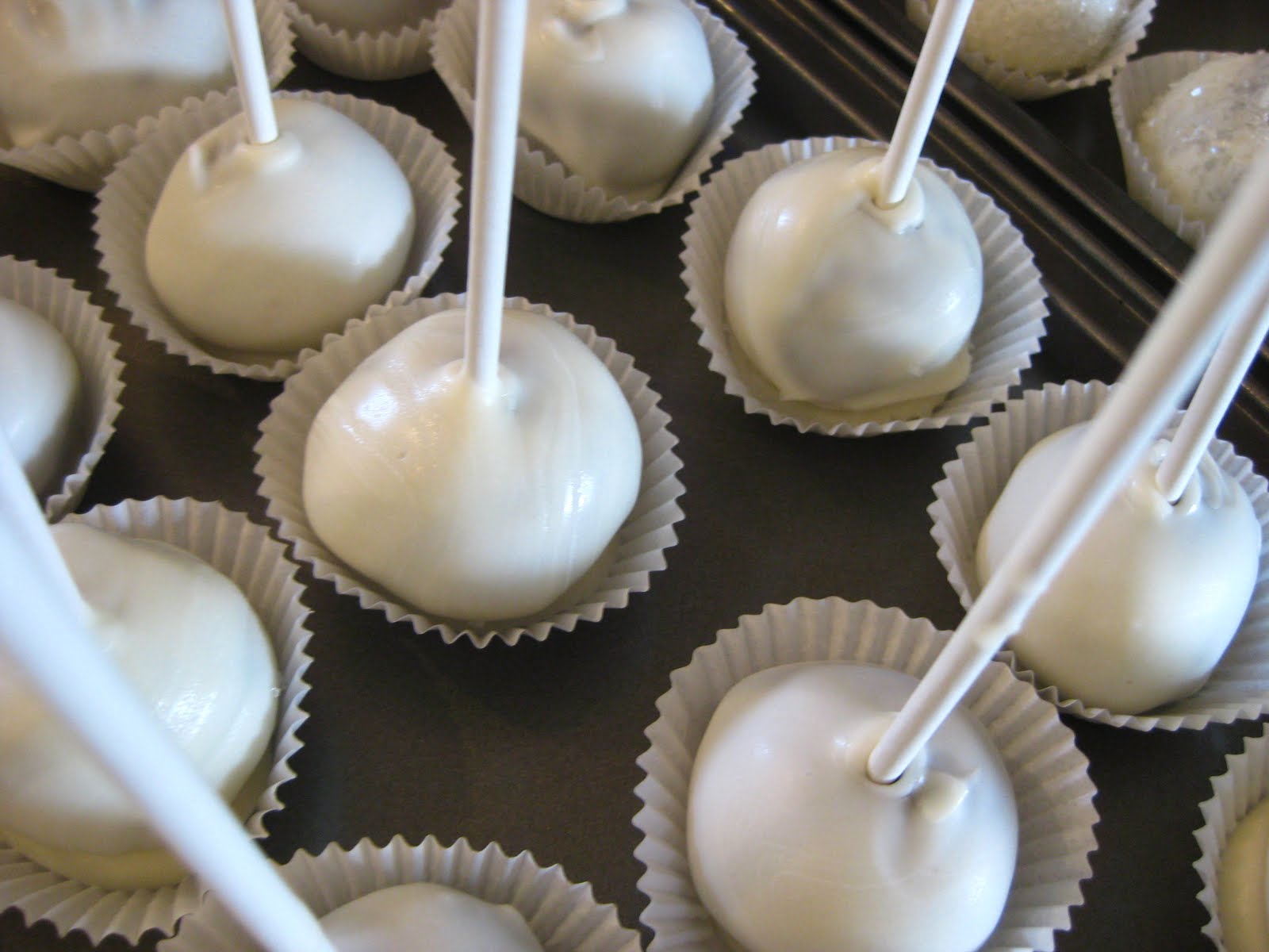 ROXIECAKES Vancouver Cake Pops!