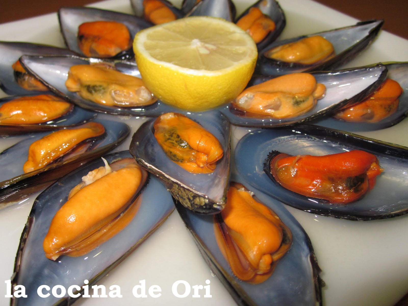 LA COCINA DE ORI MEJILLONES AL VAPOR LA COCINA DE ORI MEJILLONES AL VAPOR