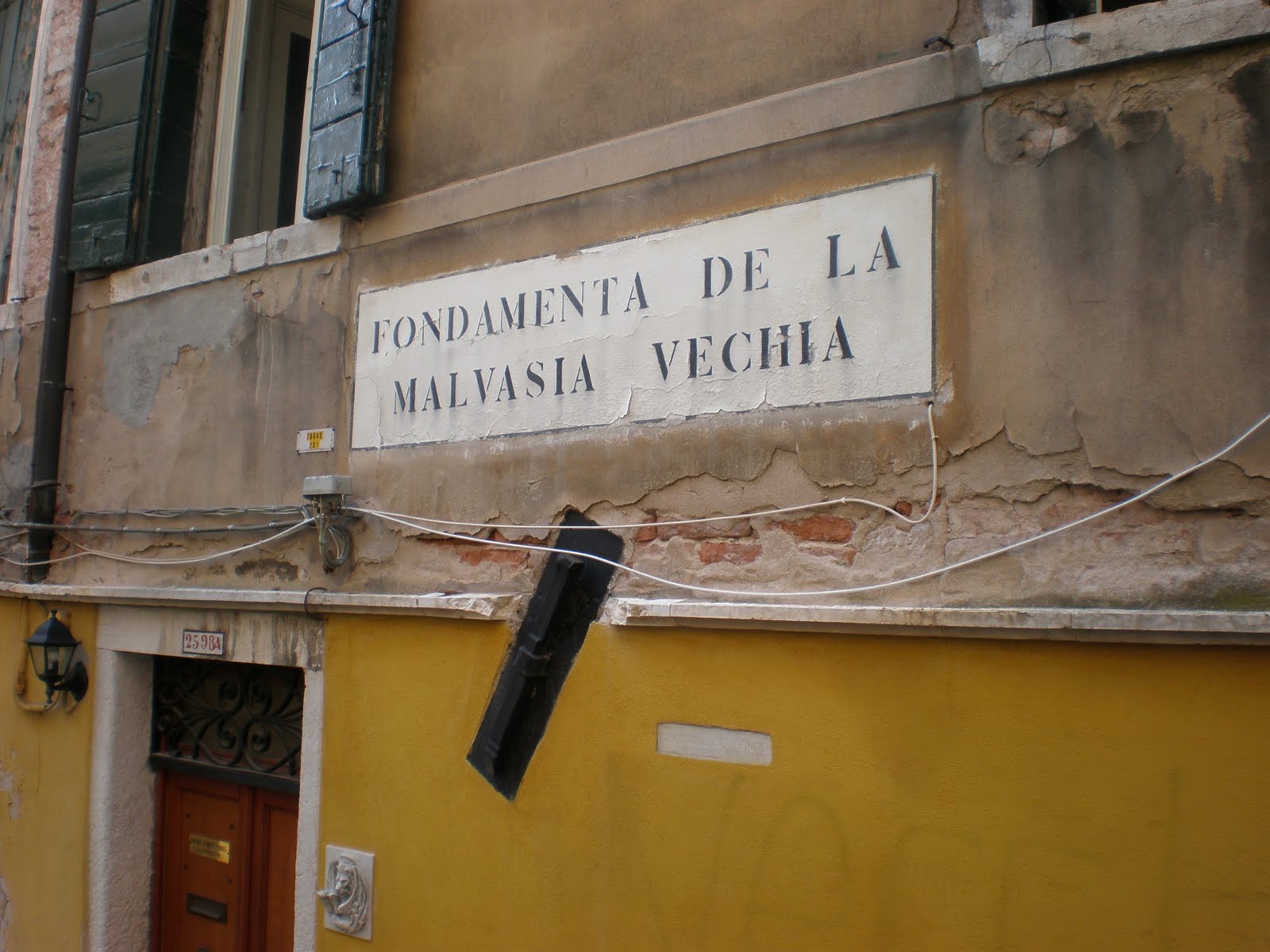 Venezia un leone marciano posto recentemente