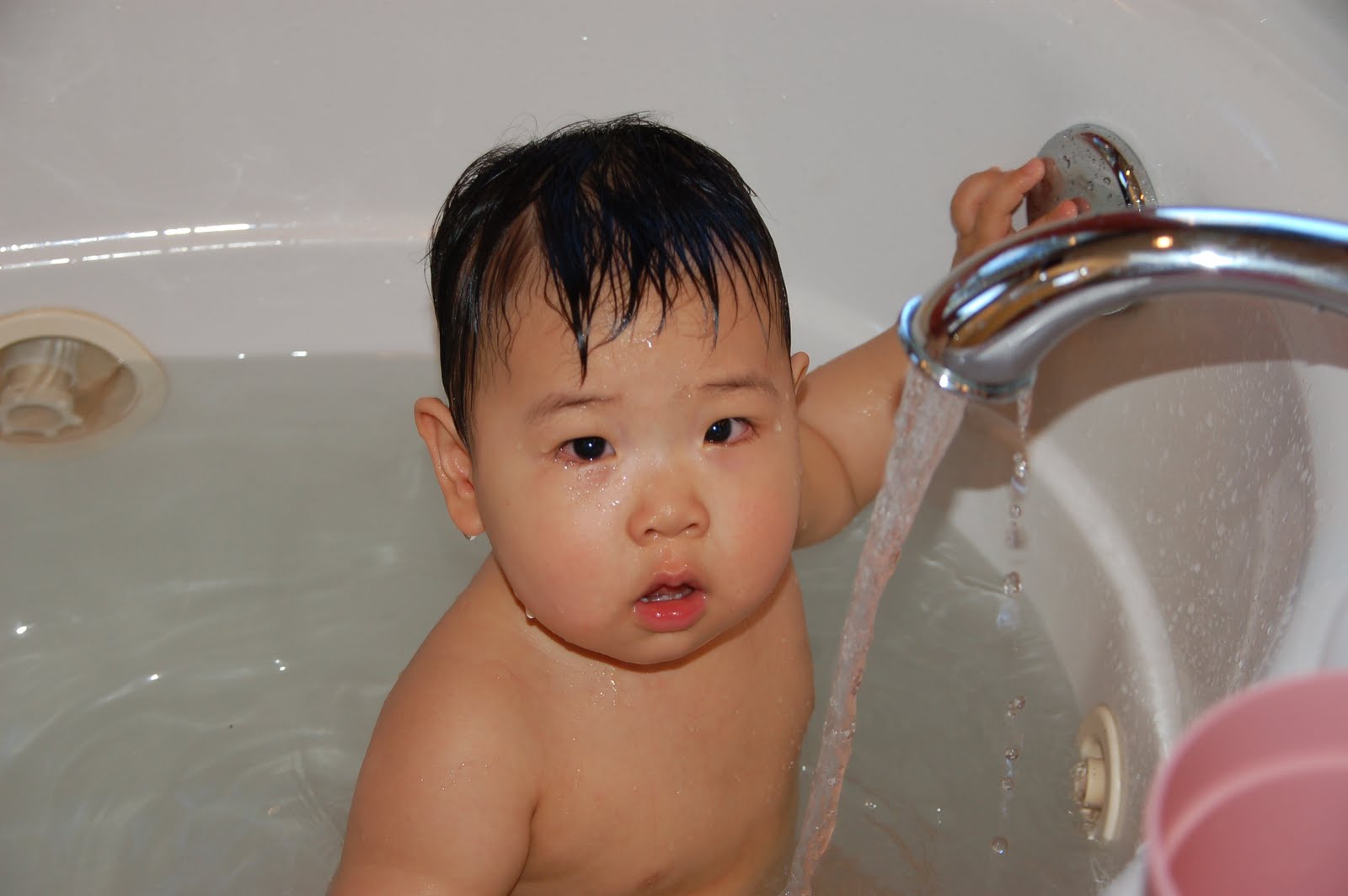 Robert Yong's Blog Anderson's First Bath in the Tub....