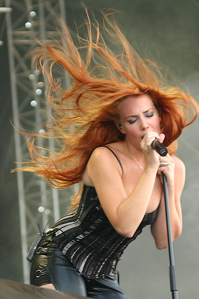 simone_simons_2007_2.jpg