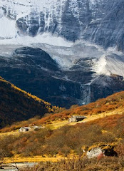 洛绒牛场之雪山