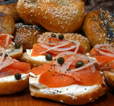 http://1.bp.blogspot.com/_UMasXZAkbgg/S1eAa_SYyUI/AAAAAAAAGqg/rh2DmAaBAXc/s400/Bagels+January+20th,+2010.jpg