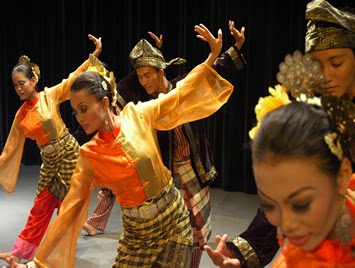 Menyelusuri Keindahan Terengganu  KESENIAN