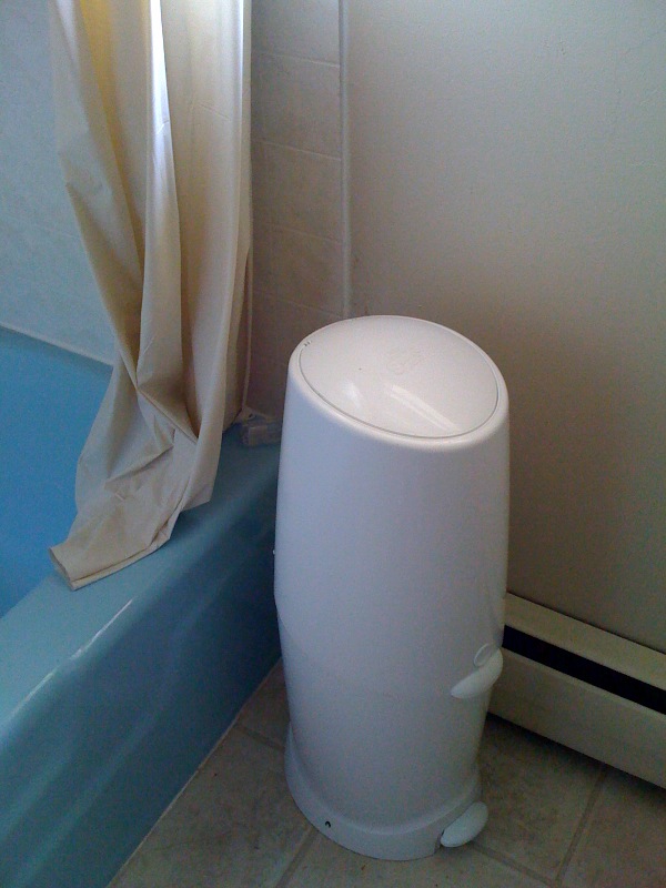 Munchkin Diaper Pail Vs Diaper Genie Elite at Nora Williams blog