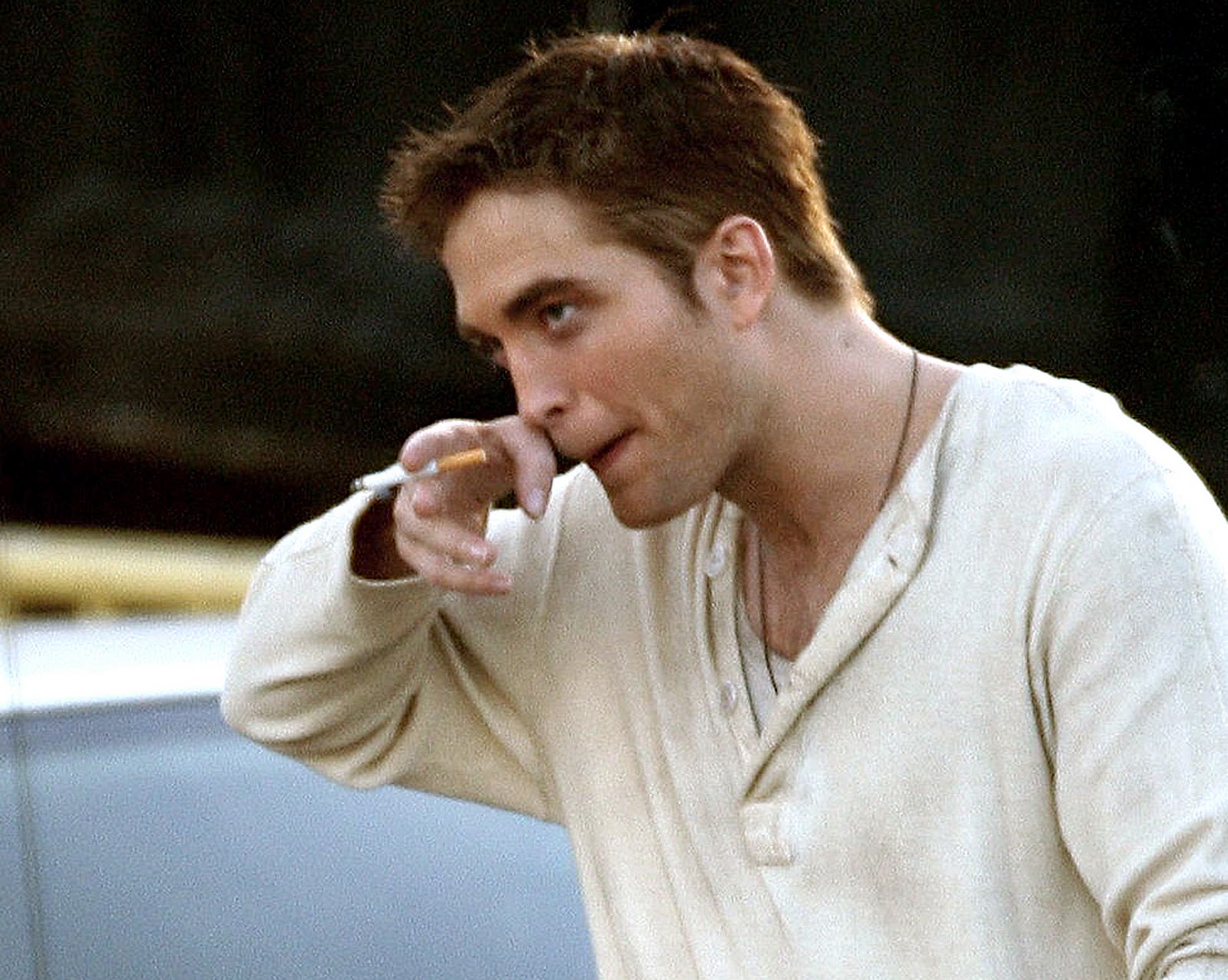 Pattinson Gallery: HQ Pictures of Robert Pattinson on WFE Set Yesterday1600 x 1276