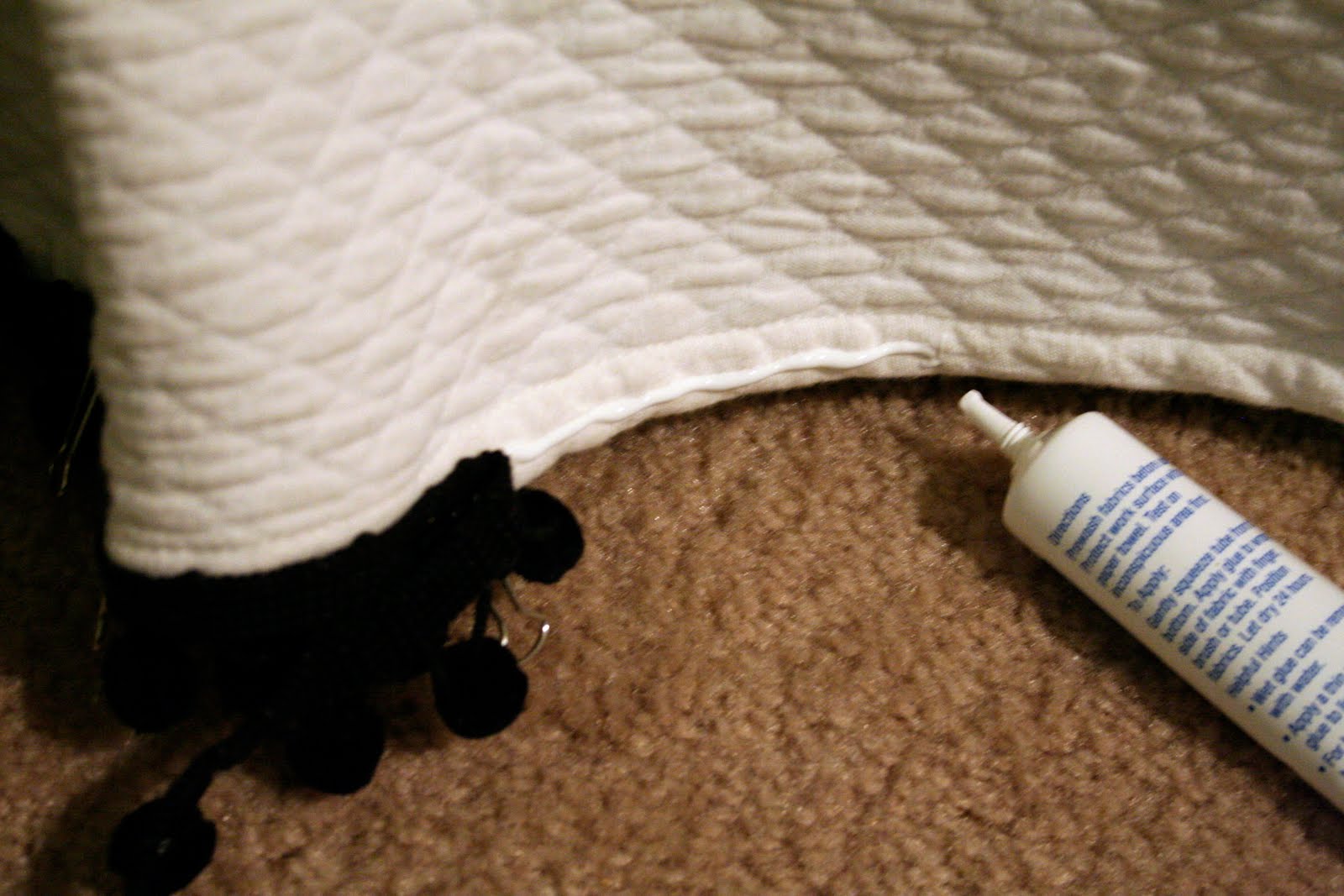 Updating a bed skirt the easy way! Guest Remodelaholic